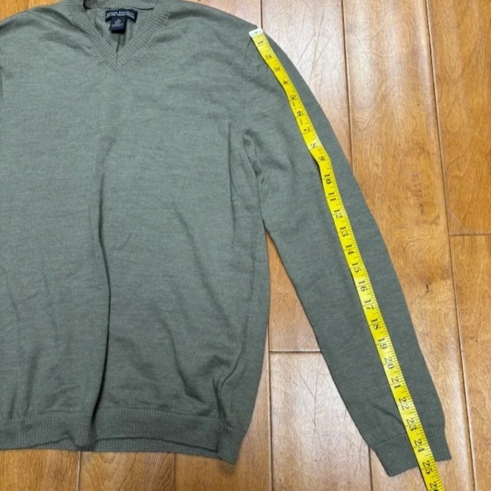 Banana Republic Mens Extra Fine Italian Merino Wool V Neck Sweater Size M Preppy